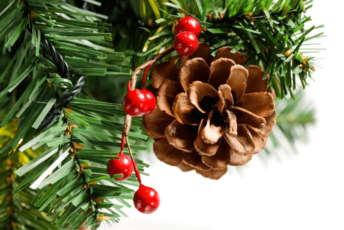 Geschmückte Facongirlande „Poinsettia“, 180 Cm