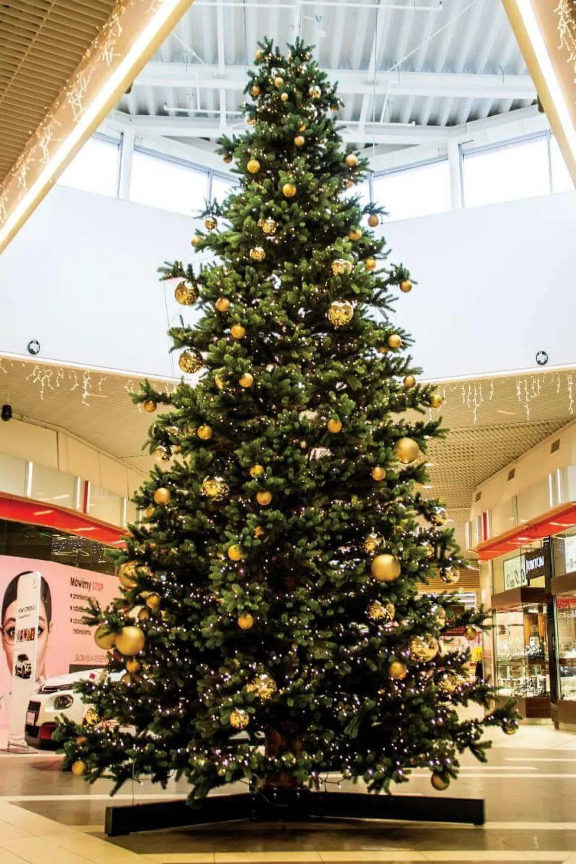 Künstlicher Gigant-Weihnachtsbaum "Deluxe"