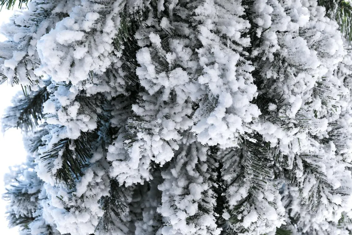Künstlicher, Schmaler Tannebaum, Beschneit 150 Cm