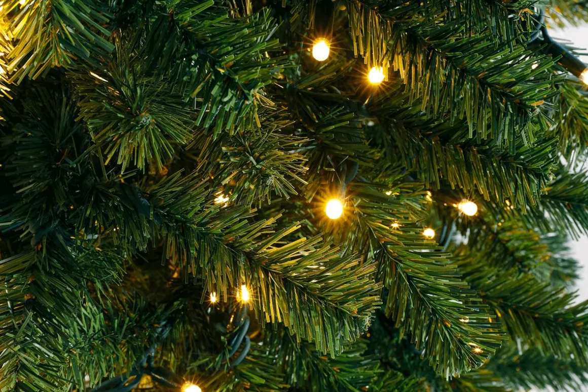 Künstlicher, Schmaler Tannenbaum Mit LED 240 Cm