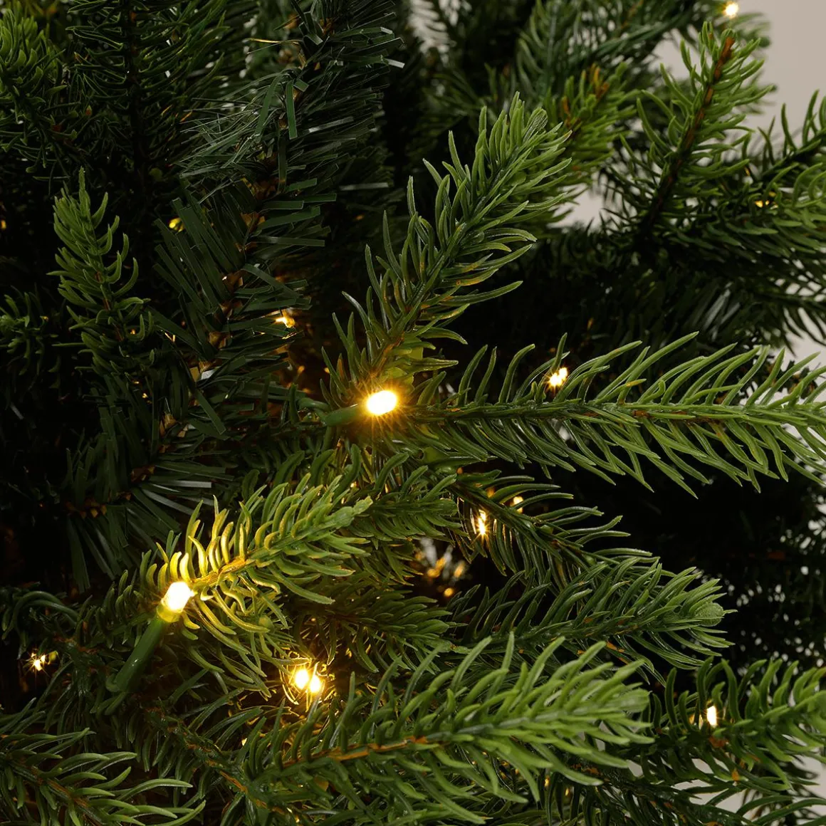 Künstlicher Spritzguss-Weihnachtsbaum Rottanne Mit LED 240 Cm