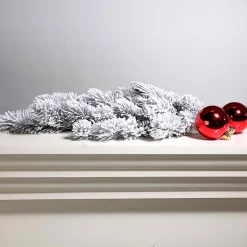 Künstlicher Tannenzweig Beschneit Mit Zapfen