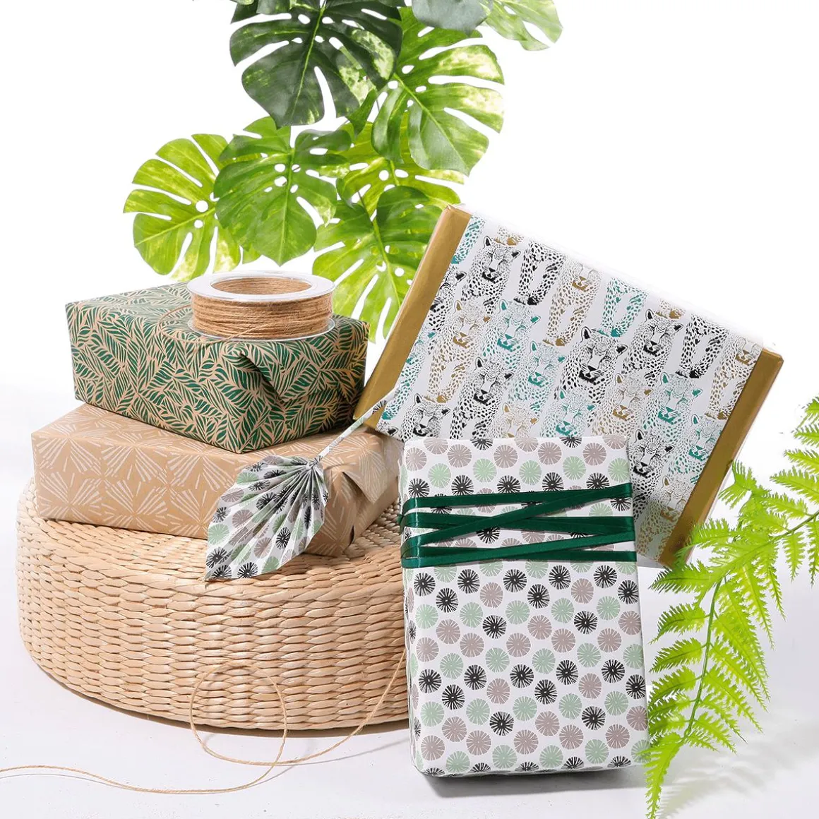 Recyceltes Kraftpapier Mit Weißen, Geometrischen Mustern – 50 M Geschenkpapier-Rolle