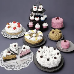 Schwarz-Weiße Mini Cupcakes Lebensmittel Attrappen 4 Stück