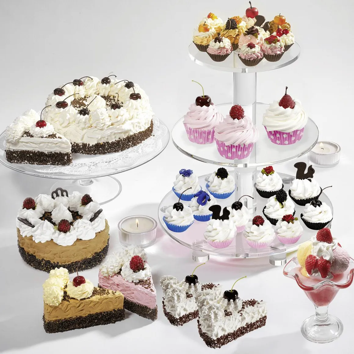 Schwarz-Weiße Mini Cupcakes Lebensmittel Attrappen 4 Stück