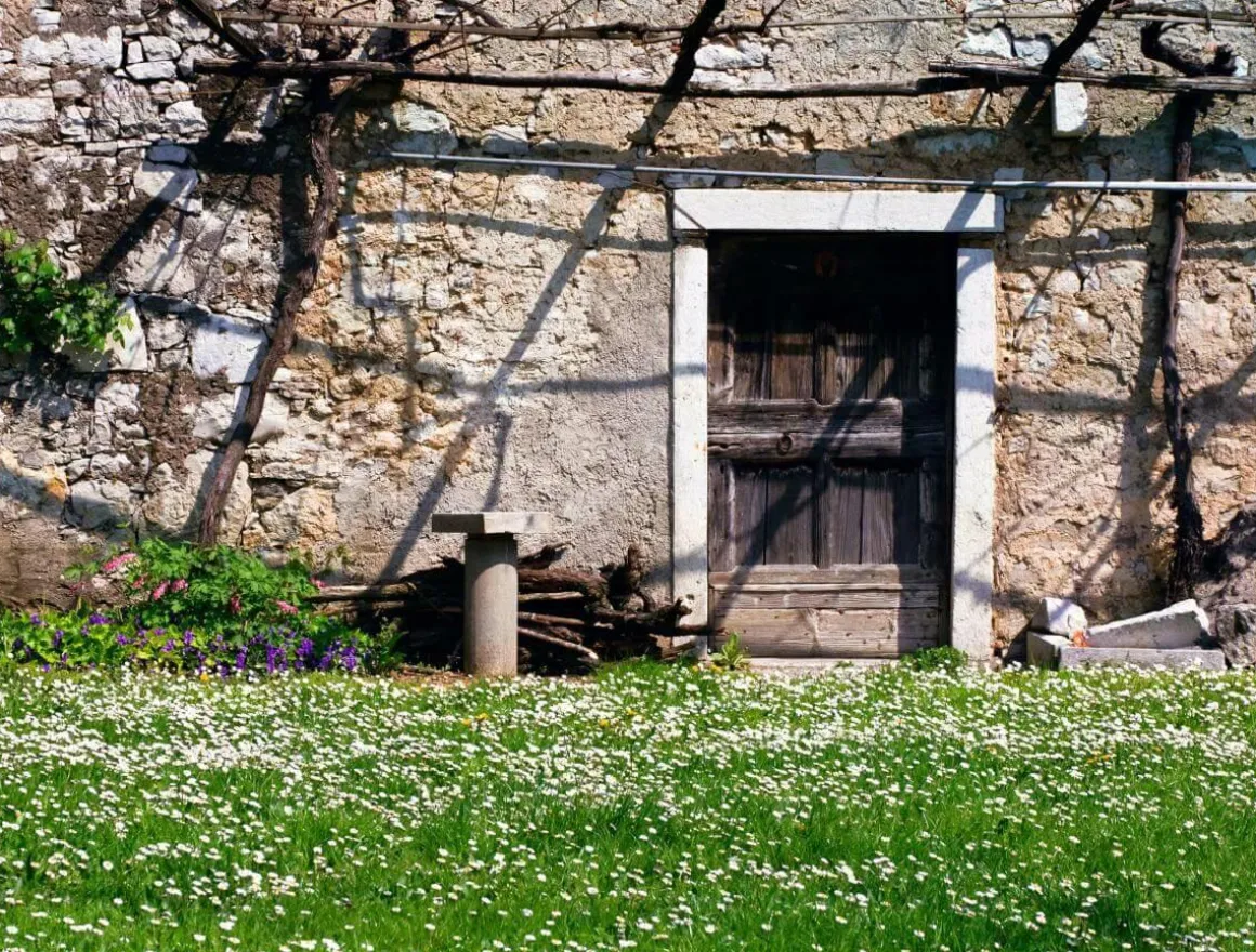XXL-Planenbanner "Alte Bauernhauswand" Aus Schwer Entflammbarer LKW-Plane 250 X 330 Cm